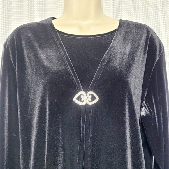 Notations Black Velvet Layered Blouse/Cardigan with Rhinestone Heart Clasp (XL) - Picture 3 of 11